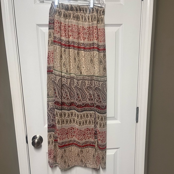 Beautiful maxi skirt NWOT - Picture 1 of 3
